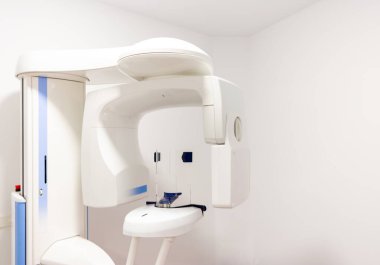 Diş sağlığı kliniğinde beyaz geçmişi olan bir diş tarayıcı.