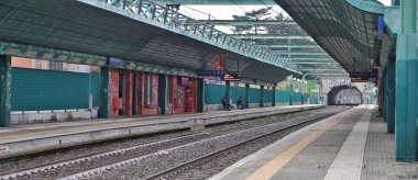 Tren istasyonunda geniş bir manzara