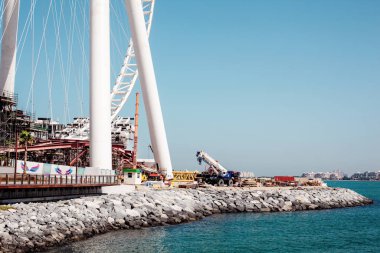 Dubai, Uae, Nisan 2019 Dubai 'de dönme dolabın inşaatı. Bluewaters 'da Dubai Gözü