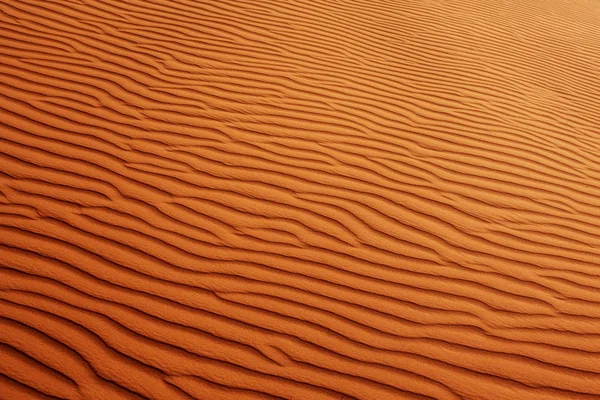 沙漠沙丘上的波纹沙质质感。 从上面看 — 图库照片