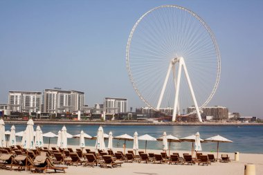 Dubai, Uae, Nisan 2019 Bluewater Adası ve Dubai Göz Dönme Dolabı manzarası.