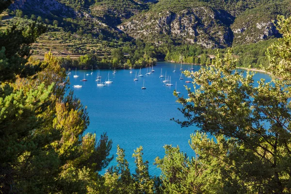 Paesaggi incredibili nel sud della Francia sulla strada per la Provenza — Foto Stock