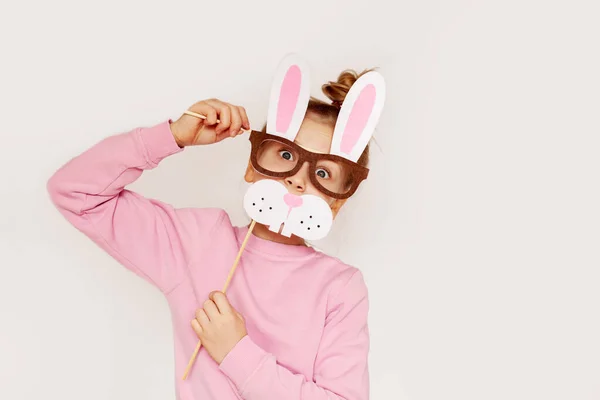 Une Jeune Fille Dans Masque Lunettes Avec Des Oreilles Lapin — Photo