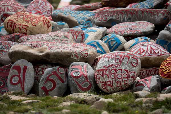 Stone with tibetian mantras Tibet — Stock Photo, Image