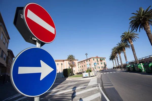 Road Sign stop Right turn traffic sign — Stock Photo, Image