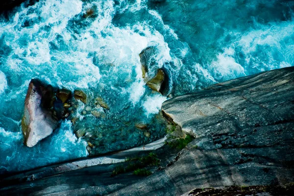 Rio Ganga no vale Himalaia montanhas — Fotografia de Stock