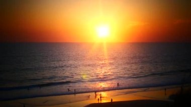 Turuncu günbatımı okyanus yukarıda