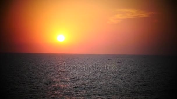 Narancssárga naplemente-óceán fölött — Stock videók