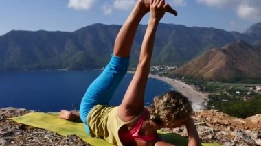 Denizde mal yoga ve dağ Türkiye