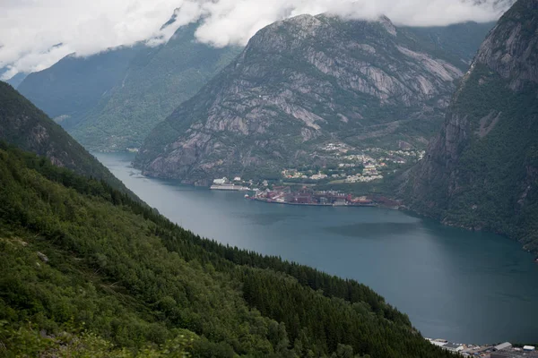 Норвегия - большой фьорд панорамный вид — стоковое фото