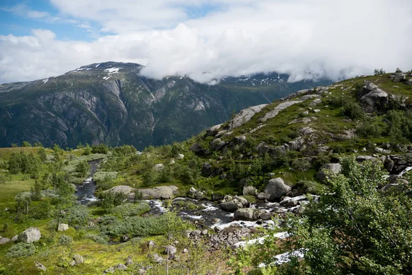 Noruega - acantilado de montaña en fiordo — Foto de Stock