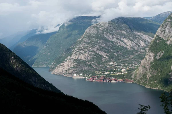 Норвегия - большой фьорд панорамный вид — стоковое фото