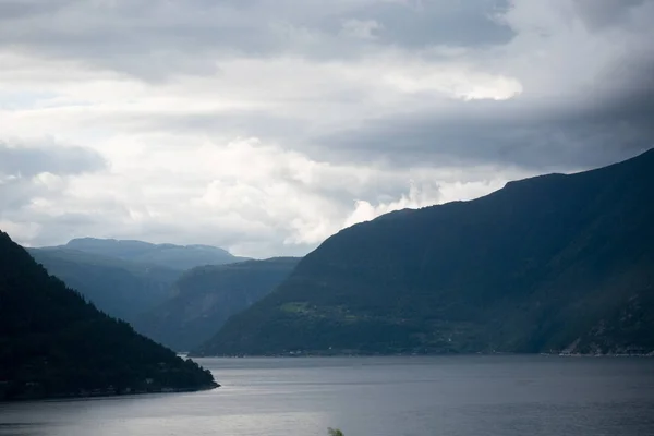 Noorwegen - grote fjord panoramisch uitzicht — Stockfoto