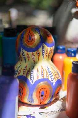 Antalya, Türkiye - 25 Haziran 2017: Oryantal Türk lambalar kabak el yapımı