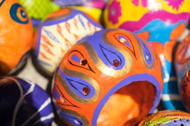 Antalya, Türkiye - 25 Haziran 2017: Oryantal Türk lambalar kabak el yapımı