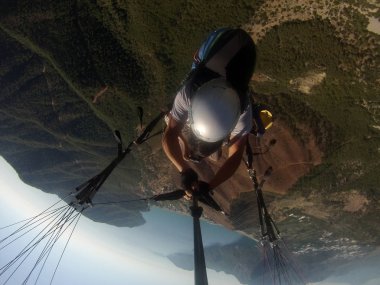 Adrasan, Türkiye - 27 Haziran 2017: Paraglaiding sinek laguna yukarıda