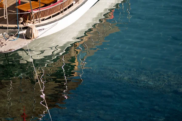 Reflexão sobre a água do mar com ondas Turquia — Fotografia de Stock