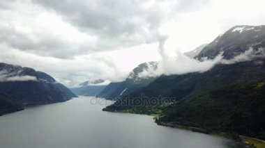 Dron üzerinde air Norveç fiyord ve su görünümü