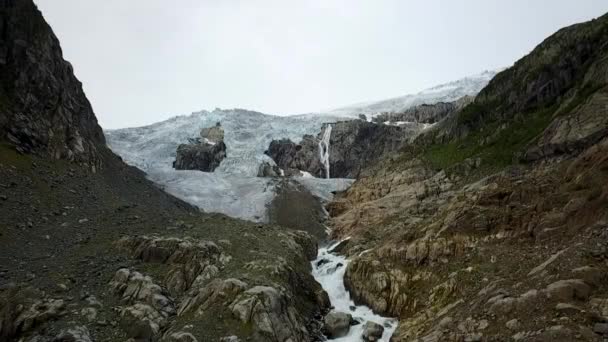 青氷氷河前面。ビュール氷河、ドローンから空気ビューからノルウェー — ストック動画