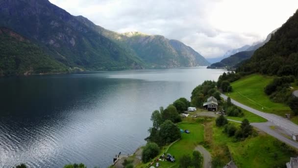 Widok na fiord i wodę z drona na powietrza Norwegia — Wideo stockowe