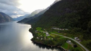 Dron üzerinde air Norveç fiyord ve su görünümü