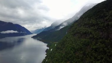 Dron üzerinde air Norveç fiyord ve su görünümü