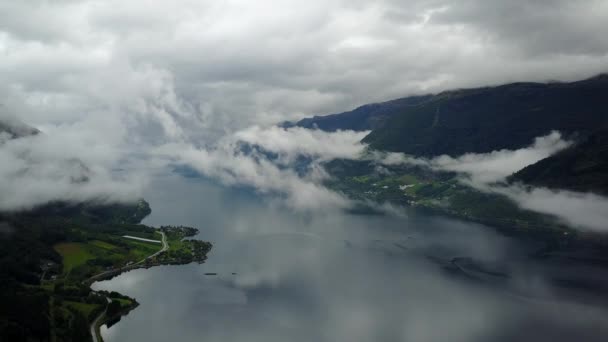 Vue sur le fjord et l'eau du drone sur l'air Norvège — Video