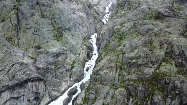 Blå is glaciären front. Buer glaciär, Norge från luftvy från drone — Stockvideo