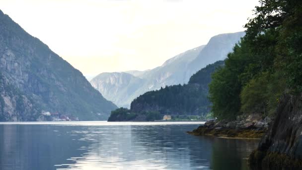 Vista al fiordo en Noruega — Vídeo de stock