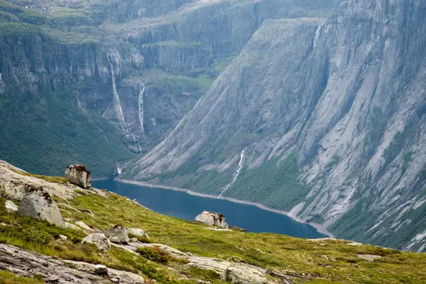 Вид от Тролльфеи до фьорда и воды Норвегии — стоковое фото