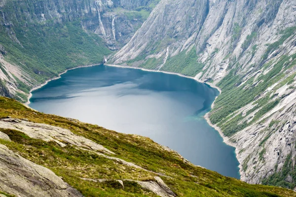Trolltunga Fjord için yakınındaki görüntülemek ve Norveç su