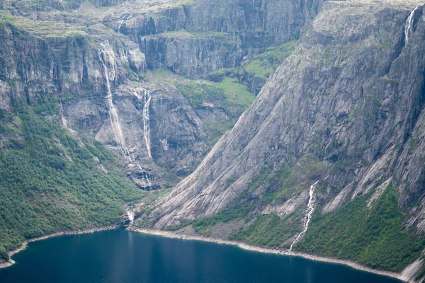 Вид от Тролльфеи до фьорда и воды Норвегии — стоковое фото