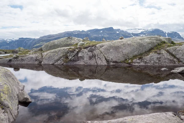 Trolltunga Fjord için yakınındaki görüntülemek ve Norveç su