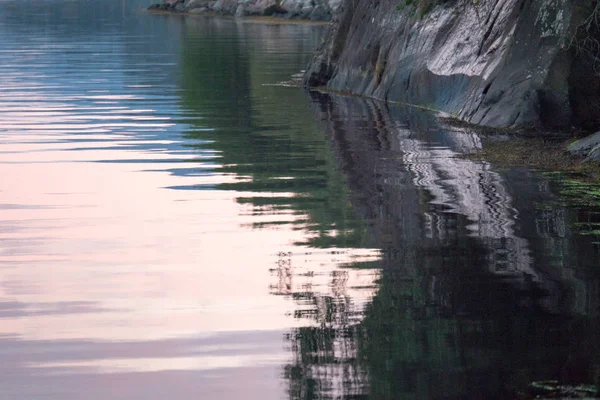 Norvegia - ideale riflesso fiordo in acque limpide — Foto Stock
