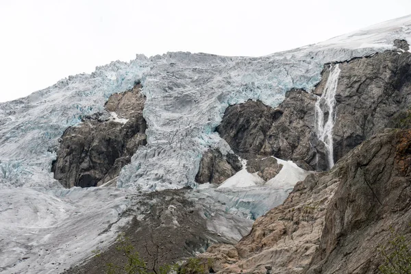蓝色冰冰川前面。挪威 Buer 冰川 — 图库照片