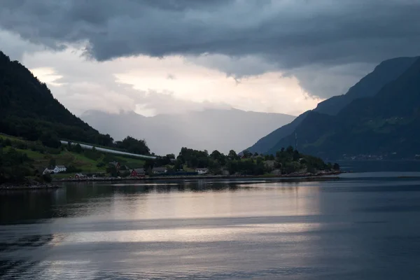 A kilátás a legszűkebb fjord-ban Norvégia — Stock Fotó