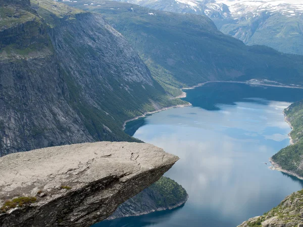 Trolltunga Fjord için görüntülemek ve Norveç su