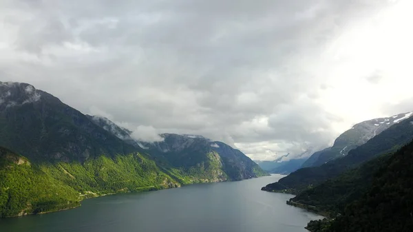 Kilátás a fjord és a víz drone, Norvégia — Stock Fotó