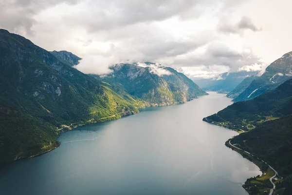 Vista para o fiorde e água do drone na Noruega — Fotografia de Stock