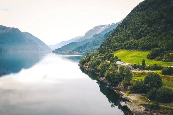 Kilátás a fjord és a víz drone, Norvégia — Stock Fotó