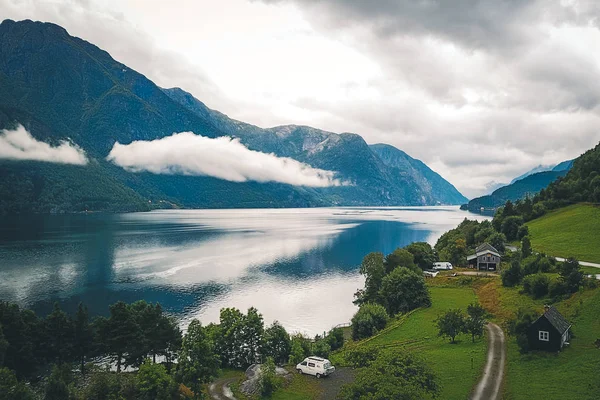 Kilátás a fjord és a víz drone, Norvégia — Stock Fotó