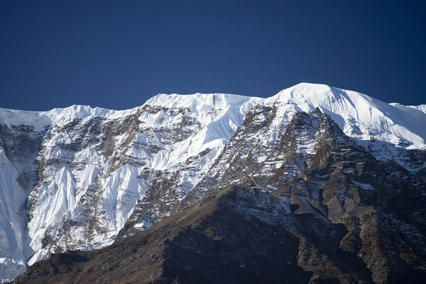 Annapurna peak und pass im himalaya-gebirge, annapurna region, nepal — Stockfoto