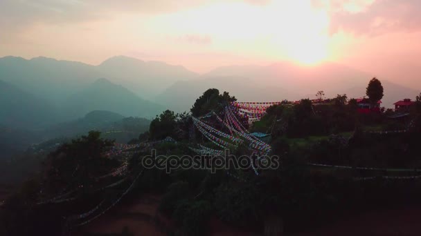 Tramonto sopra la valle nelle montagne dell'Himalaya, Nepal — Video Stock