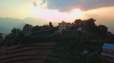 Himalaya Dağları, Nepal vadide yukarıda günbatımı