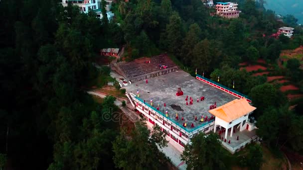 Monaci tibetani Danza nel Monastero, valle di Kathmandu, Nepal - 17 ottobre 2017 — Video Stock