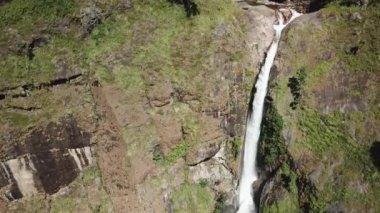 Şelale Himalayalar dron görünümünden hava dan Nepal aralığı