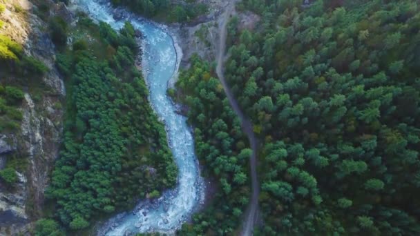 Rzeki w Himalajach Nepalu w zakresie od Air view z dronów — Wideo stockowe