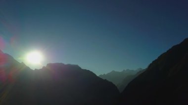 Sunrise Himalaya aralığı, Nepal'in yukarıda