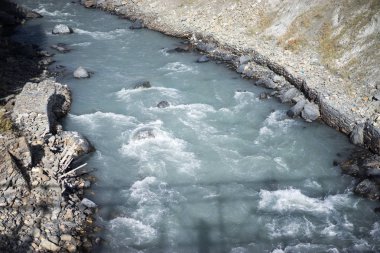 Himalaya Dağları'nda Nehri