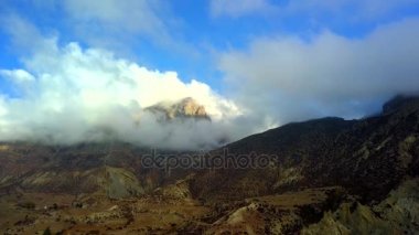 Sunrise Himalaya aralığı, Nepal'in yukarıda